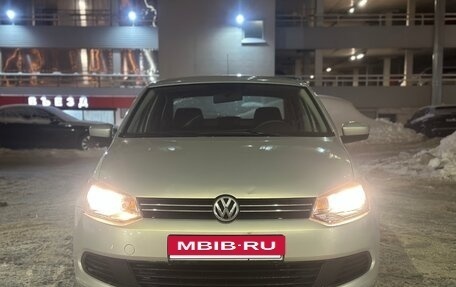 Volkswagen Polo VI (EU Market), 2011 год, 850 000 рублей, 2 фотография