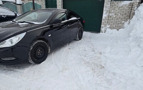 Hyundai Sonata VI, 2011 год, 743 000 рублей, 2 фотография