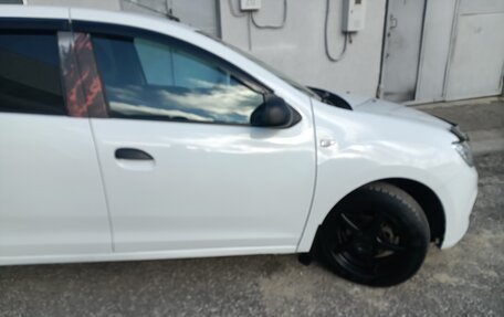 Renault Logan II, 2019 год, 800 000 рублей, 5 фотография