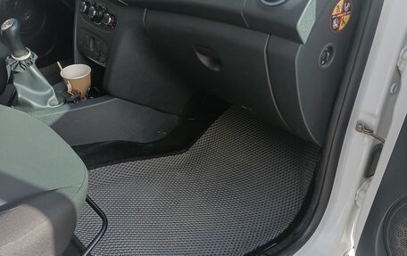 Renault Logan II, 2019 год, 800 000 рублей, 9 фотография