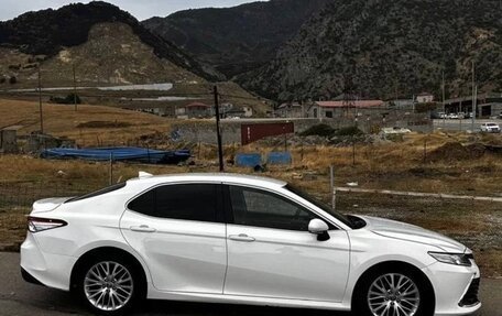 Toyota Camry, 2019 год, 1 750 000 рублей, 2 фотография