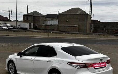 Toyota Camry, 2019 год, 1 750 000 рублей, 3 фотография