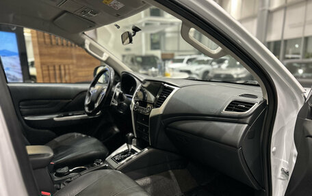 Mitsubishi L200 IV рестайлинг, 2022 год, 3 300 000 рублей, 13 фотография