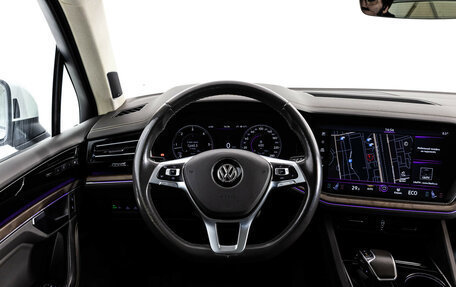 Volkswagen Touareg III, 2018 год, 3 999 000 рублей, 16 фотография