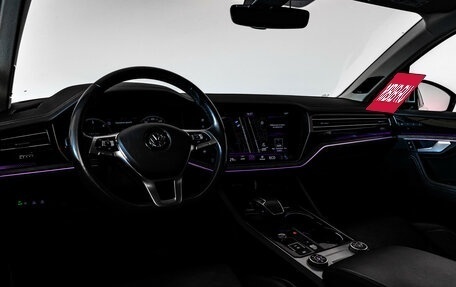 Volkswagen Touareg III, 2018 год, 3 999 000 рублей, 19 фотография