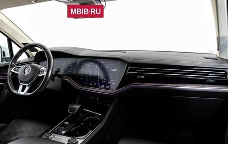 Volkswagen Touareg III, 2018 год, 3 999 000 рублей, 12 фотография