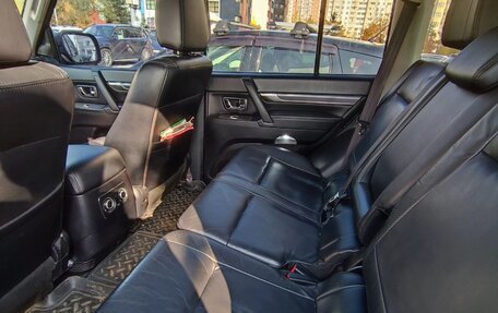 Mitsubishi Pajero IV, 2011 год, 2 300 000 рублей, 18 фотография