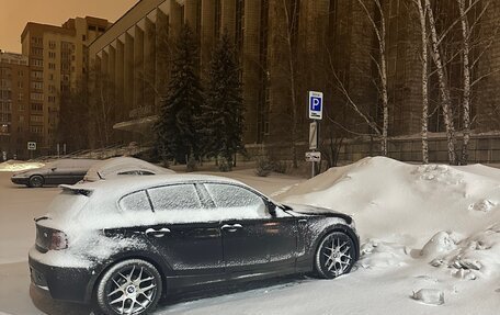 BMW 1 серия, 2011 год, 850 000 рублей, 2 фотография