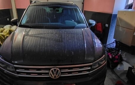 Volkswagen Tiguan II, 2018 год, 2 500 000 рублей, 1 фотография