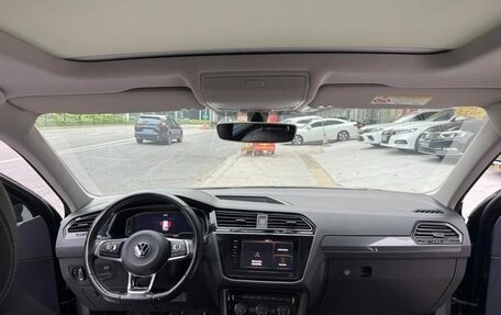 Volkswagen Tiguan II, 2021 год, 2 700 000 рублей, 9 фотография