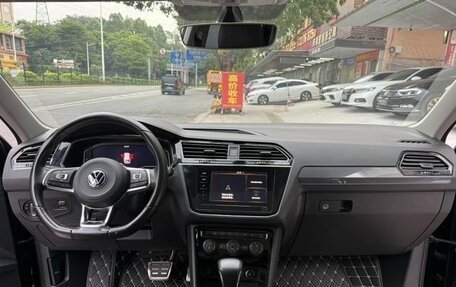 Volkswagen Tiguan II, 2021 год, 2 700 000 рублей, 11 фотография