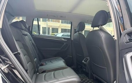 Volkswagen Tiguan II, 2021 год, 2 700 000 рублей, 13 фотография