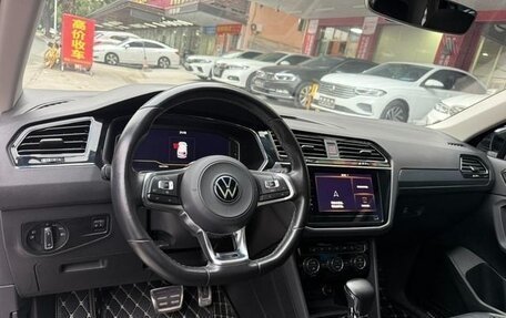 Volkswagen Tiguan II, 2021 год, 2 700 000 рублей, 10 фотография