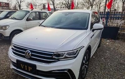 Volkswagen Tiguan II, 2021 год, 2 600 000 рублей, 1 фотография