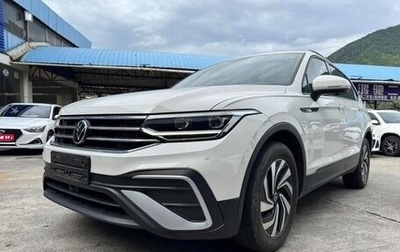 Volkswagen Tiguan II, 2021 год, 2 600 000 рублей, 1 фотография