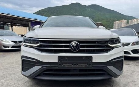 Volkswagen Tiguan II, 2021 год, 2 600 000 рублей, 3 фотография
