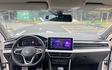 Volkswagen Tiguan II, 2021 год, 2 600 000 рублей, 9 фотография