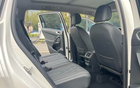 Volkswagen Tiguan II, 2021 год, 2 600 000 рублей, 13 фотография