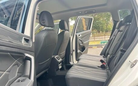 Volkswagen Tiguan II, 2021 год, 2 600 000 рублей, 12 фотография