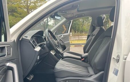 Volkswagen Tiguan II, 2021 год, 2 600 000 рублей, 10 фотография