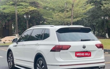 Volkswagen Tiguan II, 2021 год, 2 600 000 рублей, 4 фотография