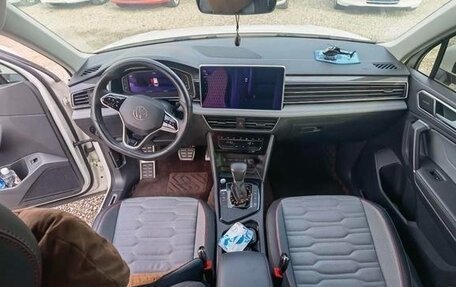 Volkswagen Tiguan II, 2021 год, 2 600 000 рублей, 6 фотография