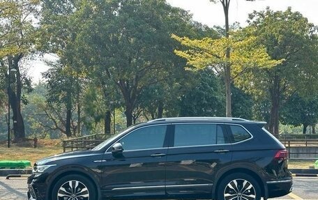 Volkswagen Tiguan II, 2021 год, 2 600 000 рублей, 6 фотография