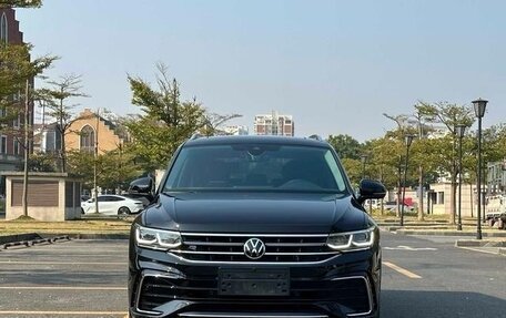 Volkswagen Tiguan II, 2021 год, 2 600 000 рублей, 3 фотография