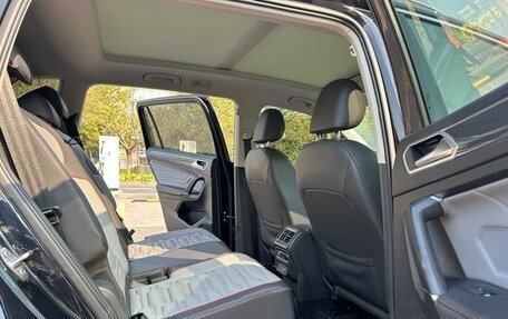 Volkswagen Tiguan II, 2021 год, 2 600 000 рублей, 8 фотография