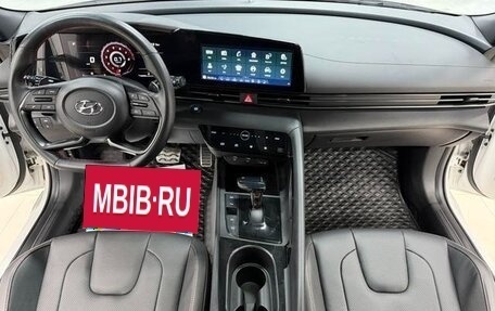 Hyundai Elantra, 2023 год, 1 350 000 рублей, 9 фотография