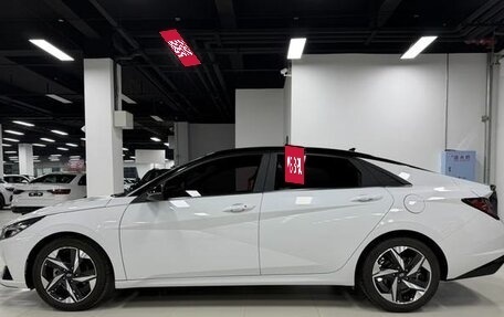 Hyundai Elantra, 2023 год, 1 350 000 рублей, 8 фотография