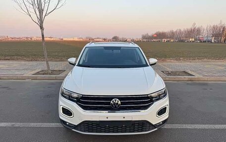 Volkswagen T-Roc I, 2022 год, 1 410 000 рублей, 2 фотография