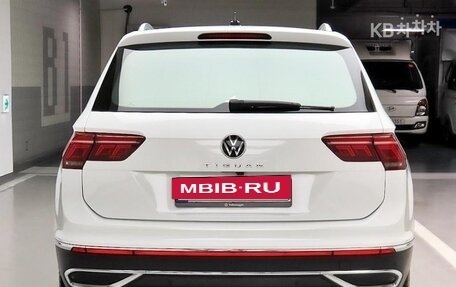 Volkswagen Tiguan II, 2022 год, 3 600 000 рублей, 3 фотография