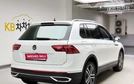 Volkswagen Tiguan II, 2022 год, 3 600 000 рублей, 4 фотография