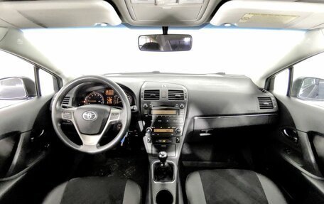 Toyota Avensis III рестайлинг, 2009 год, 1 100 000 рублей, 10 фотография