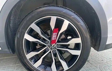 Volkswagen T-Roc I, 2022 год, 1 737 010 рублей, 26 фотография