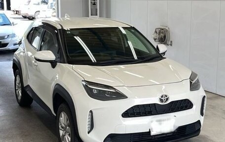 Toyota Yaris Cross, 2021 год, 1 575 000 рублей, 2 фотография