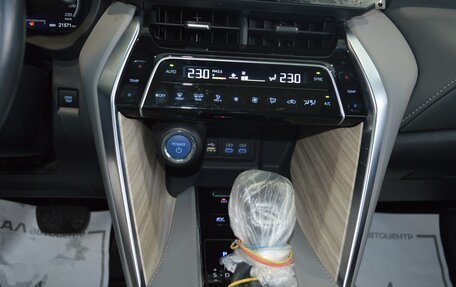 Toyota Harrier, 2022 год, 5 850 000 рублей, 10 фотография