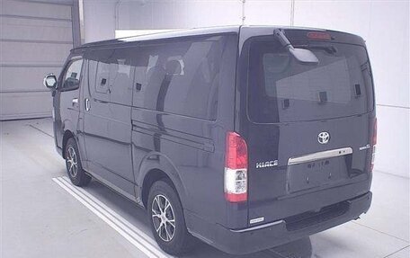 Toyota HiAce H200, 2018 год, 3 700 000 рублей, 2 фотография