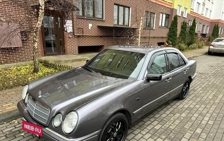 Mercedes-Benz E-Класс, 1996 год, 425 000 рублей, 9 фотография