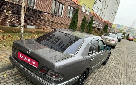 Mercedes-Benz E-Класс, 1996 год, 425 000 рублей, 4 фотография