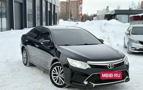 Toyota Camry, 2017 год, 2 320 000 рублей, 3 фотография
