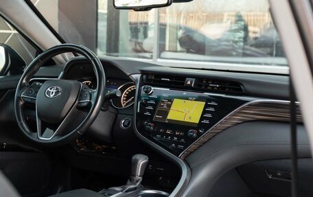 Toyota Camry, 2018 год, 2 900 000 рублей, 10 фотография