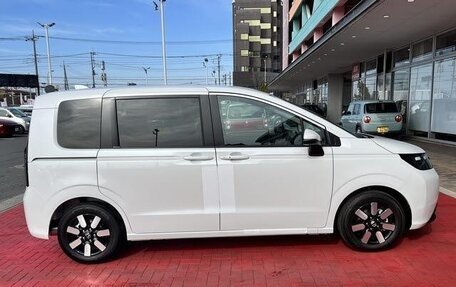 Honda Freed, 2024 год, 1 950 001 рублей, 3 фотография