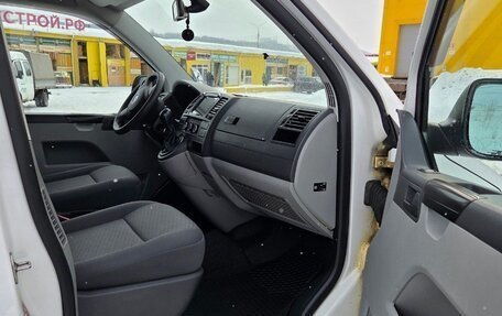 Volkswagen Caravelle T5, 2013 год, 2 300 000 рублей, 7 фотография