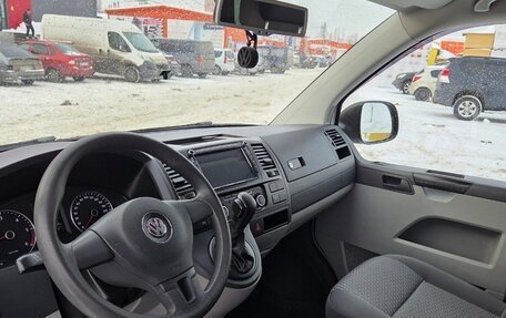 Volkswagen Caravelle T5, 2013 год, 2 300 000 рублей, 8 фотография