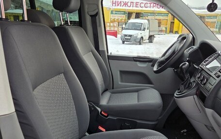 Volkswagen Caravelle T5, 2013 год, 2 300 000 рублей, 10 фотография