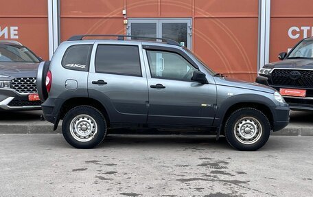 Chevrolet Niva I рестайлинг, 2017 год, 910 000 рублей, 4 фотография