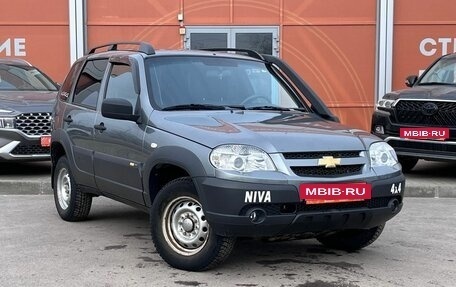 Chevrolet Niva I рестайлинг, 2017 год, 910 000 рублей, 3 фотография