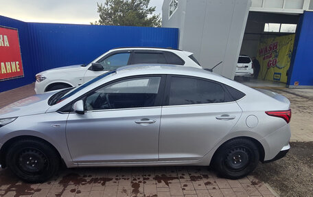 Hyundai Solaris II рестайлинг, 2021 год, 1 500 000 рублей, 1 фотография